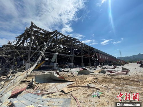 广西一鞭炮仓库突发事故，落石砸中引发爆炸，现场一片狼藉